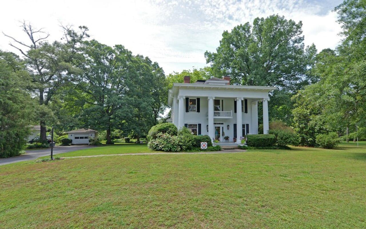 Hart County (Georgia) — photo from Wikimedia via Wikipedia