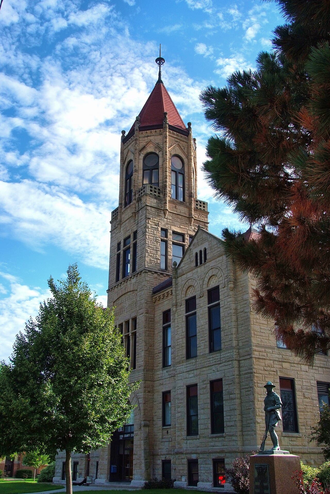 Iowa County (Iowa) — photo from Wikimedia via Wikipedia