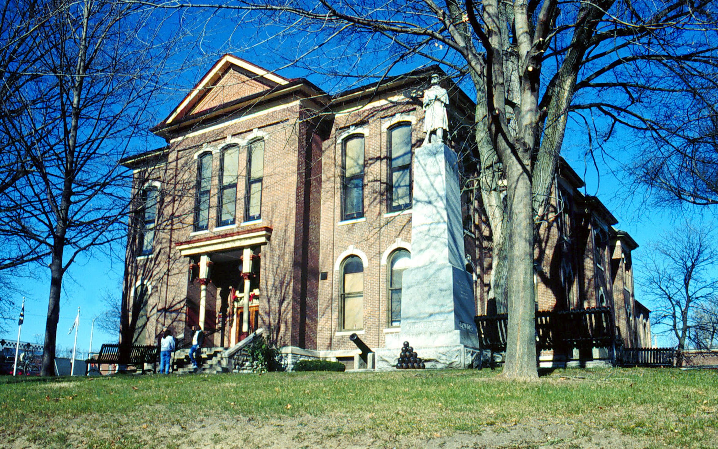 Bond County (Illinois) — photo from Wikimedia via Wikipedia