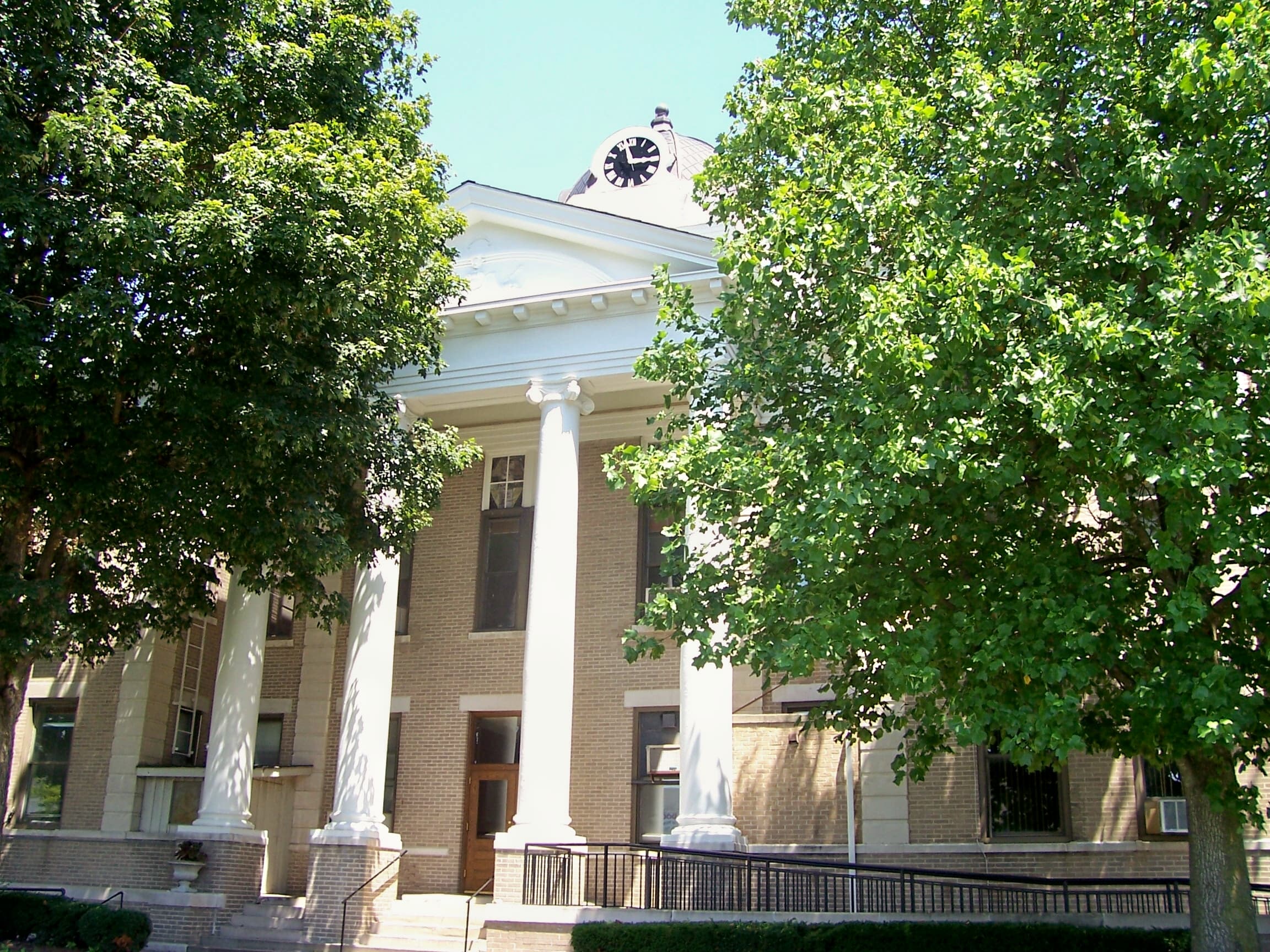 Courtsquarechouse — Calloway County, Kentucky (Wikimedia Commons photo)