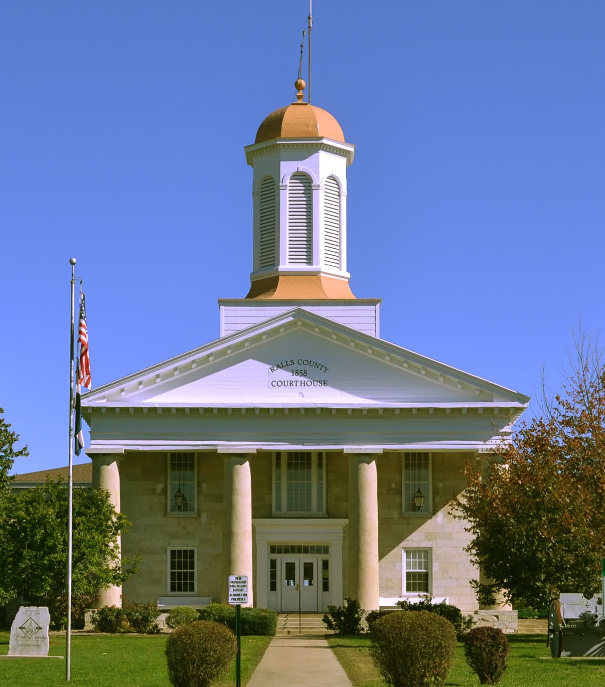 Ralls County (Missouri) — photo from Wikimedia via Wikipedia