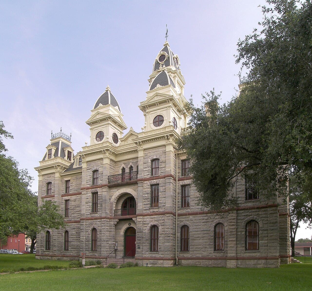 Goliad courthouse — Goliad County, Texas (Wikimedia Commons photo)