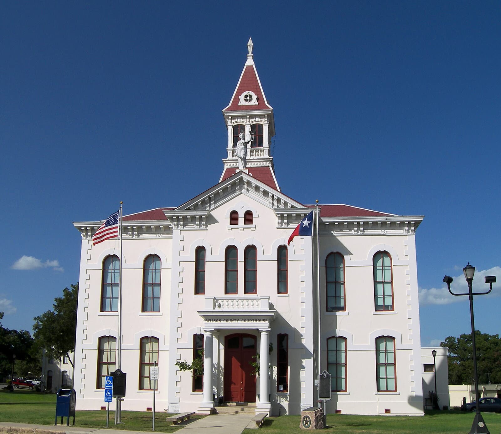 Wilson courthouse — Wilson County, Texas (Wikimedia Commons photo)