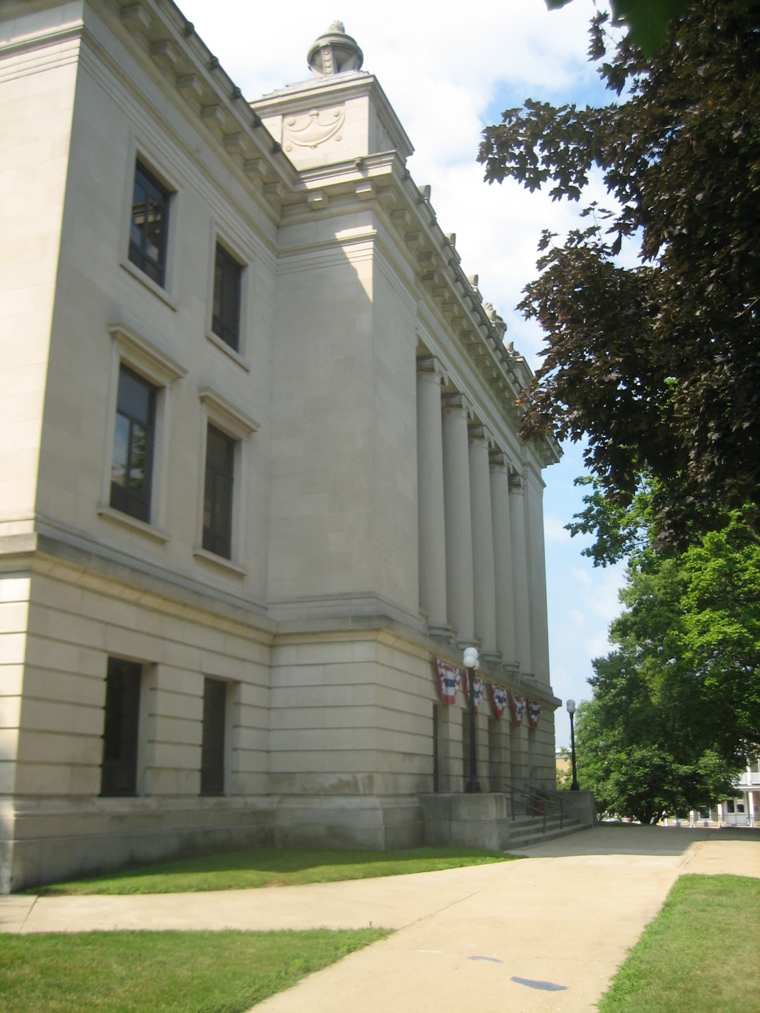 Lee County (Illinois) — photo from Wikimedia via Wikipedia