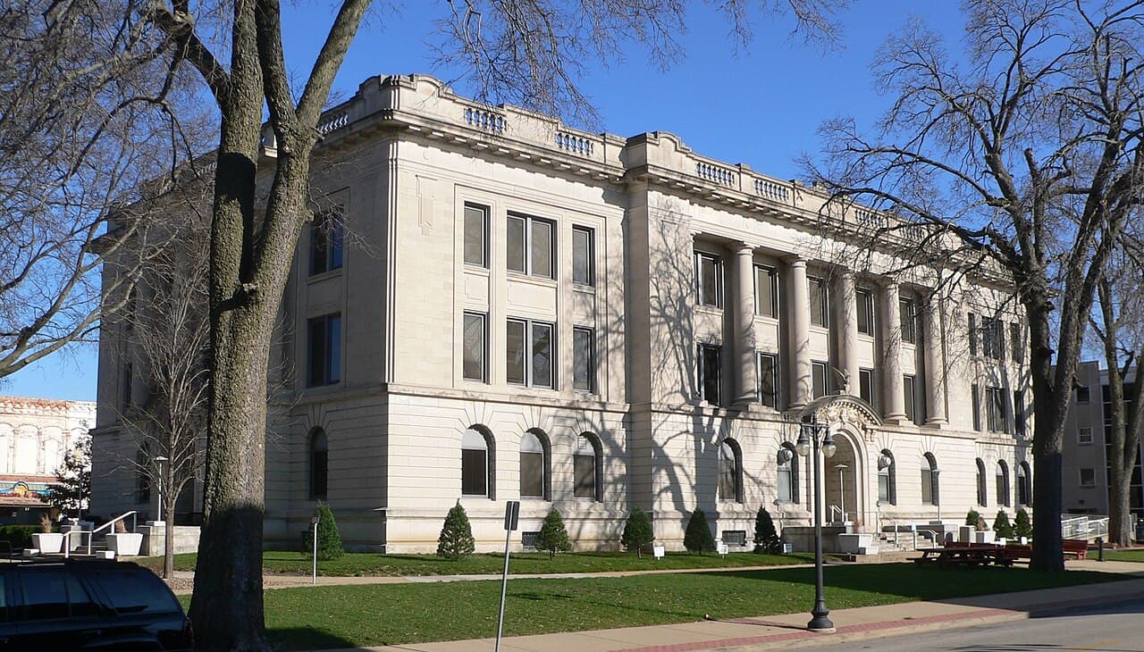 Tazewell County (Illinois) — photo from Wikimedia via Wikipedia