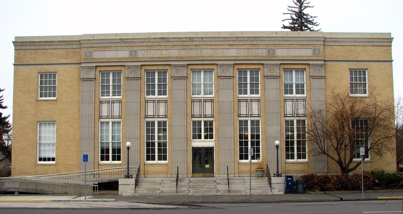 Deschutes County (Oregon) — photo from Wikimedia via Wikipedia