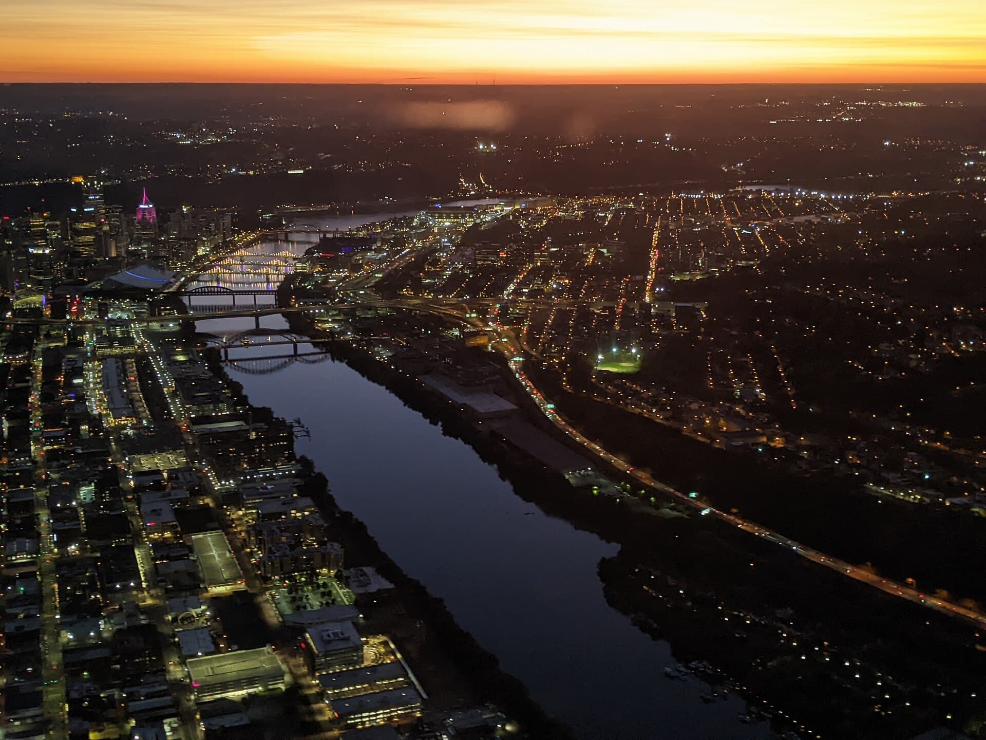 Pittsburgh (PA) — Wikimedia Commons landmark photo