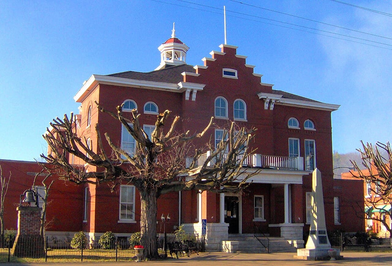 Trousdale County (Tennessee) — photo from Wikimedia via Wikipedia