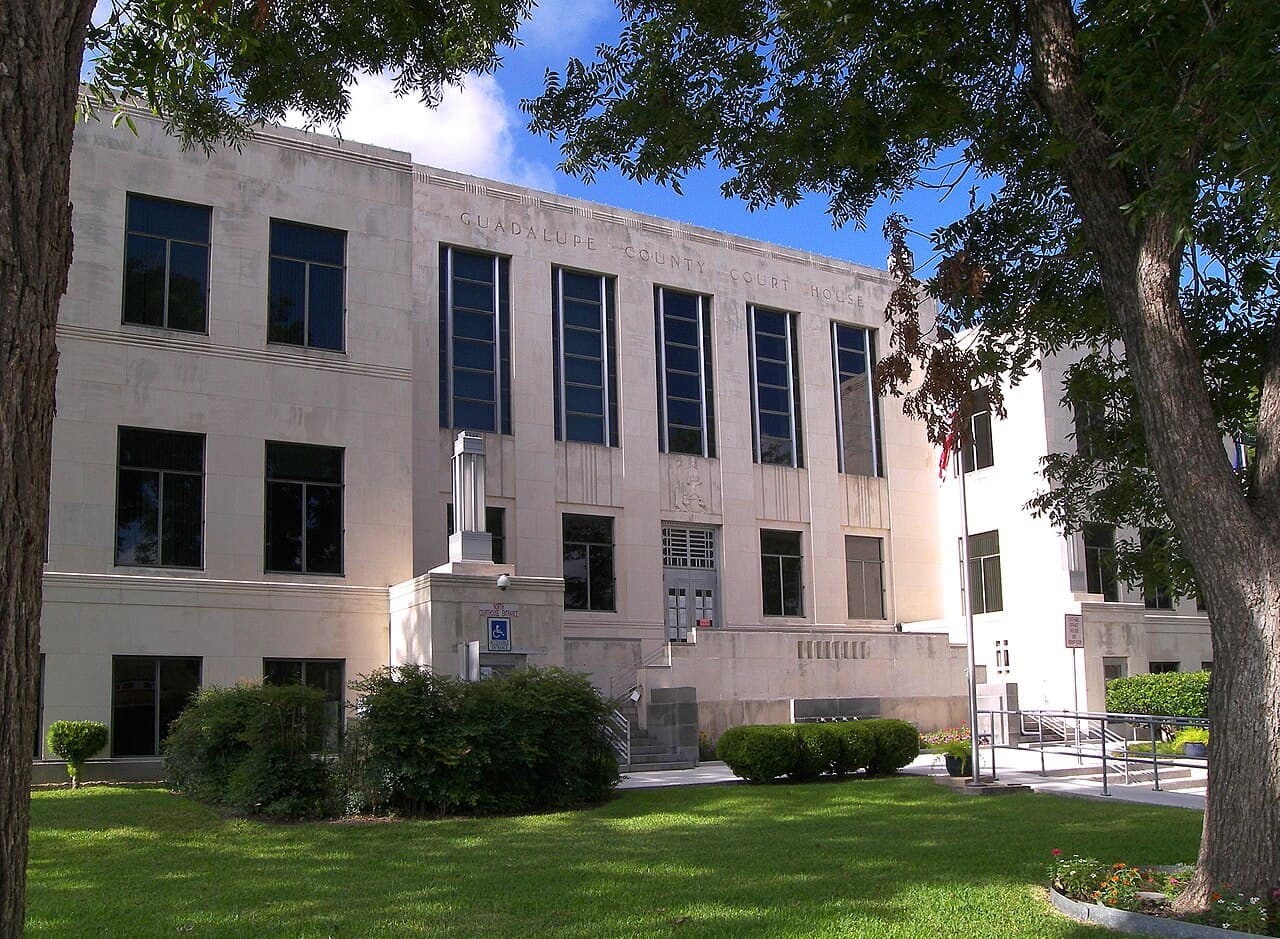 Guadalupe courthouse — Guadalupe County, Texas (Wikimedia Commons photo)
