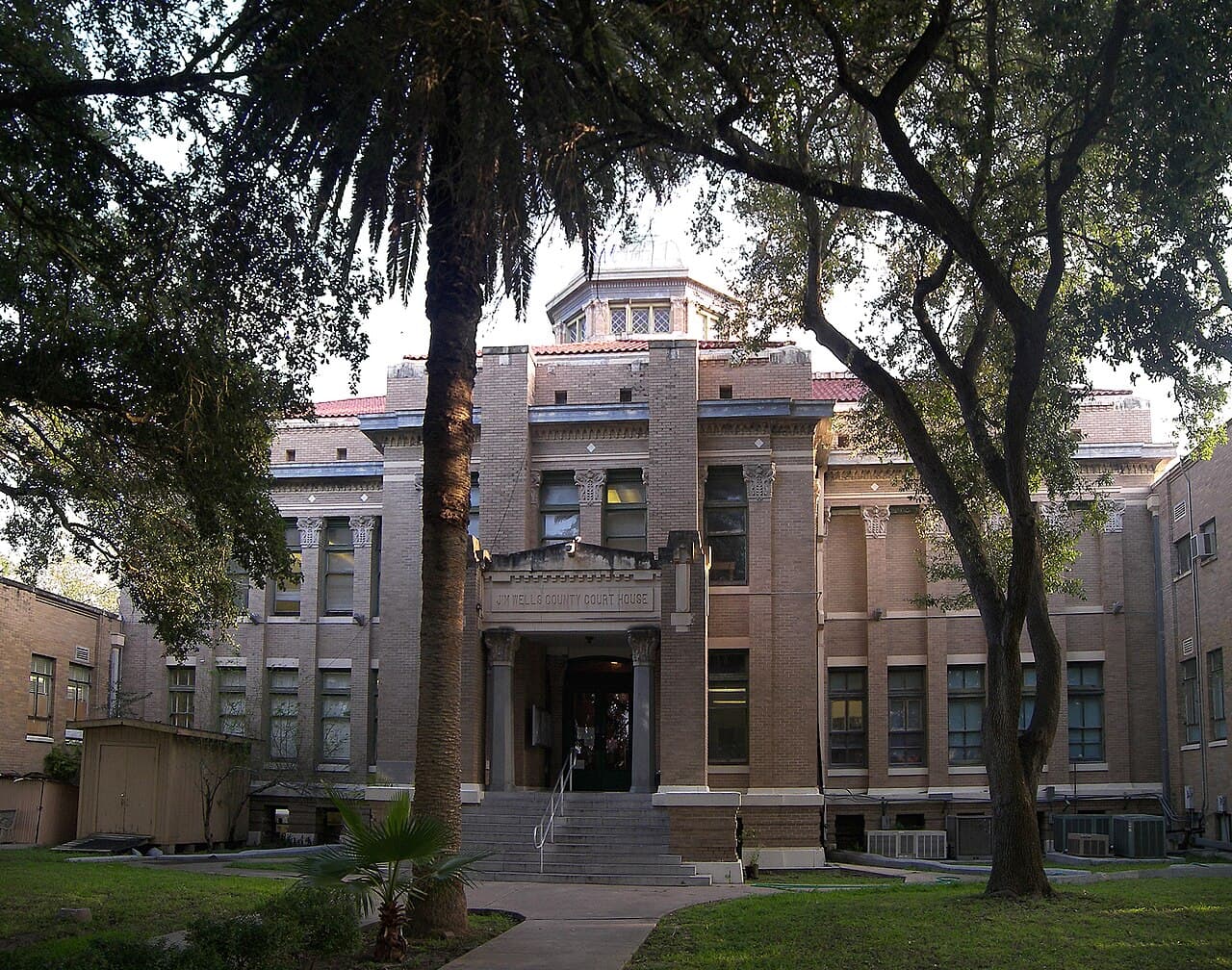 Jim wells courthouse — Jim Wells County, Texas (Wikimedia Commons photo)