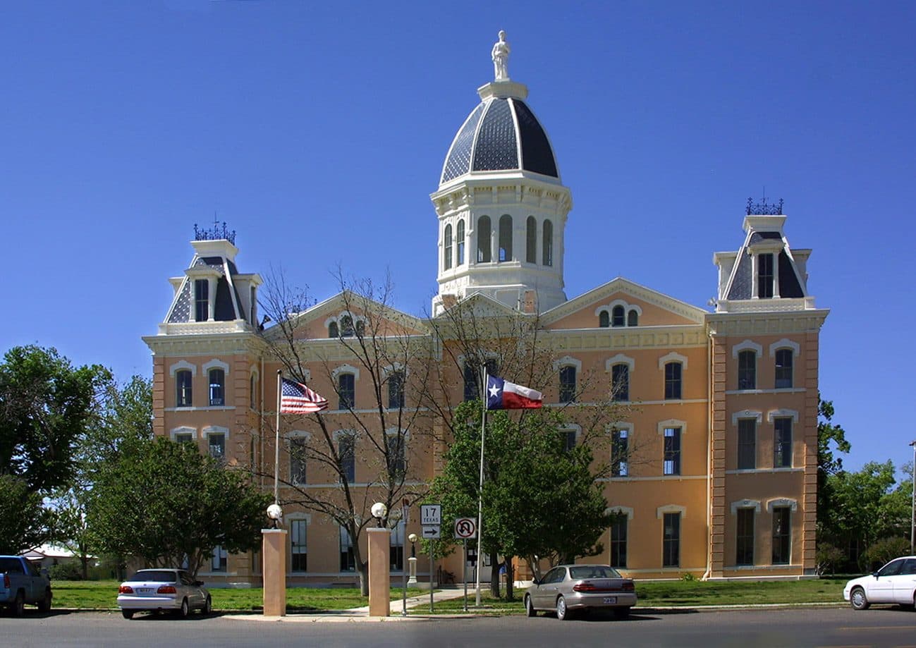 Marfa courthouse — Presidio County, Texas (Wikimedia Commons photo)