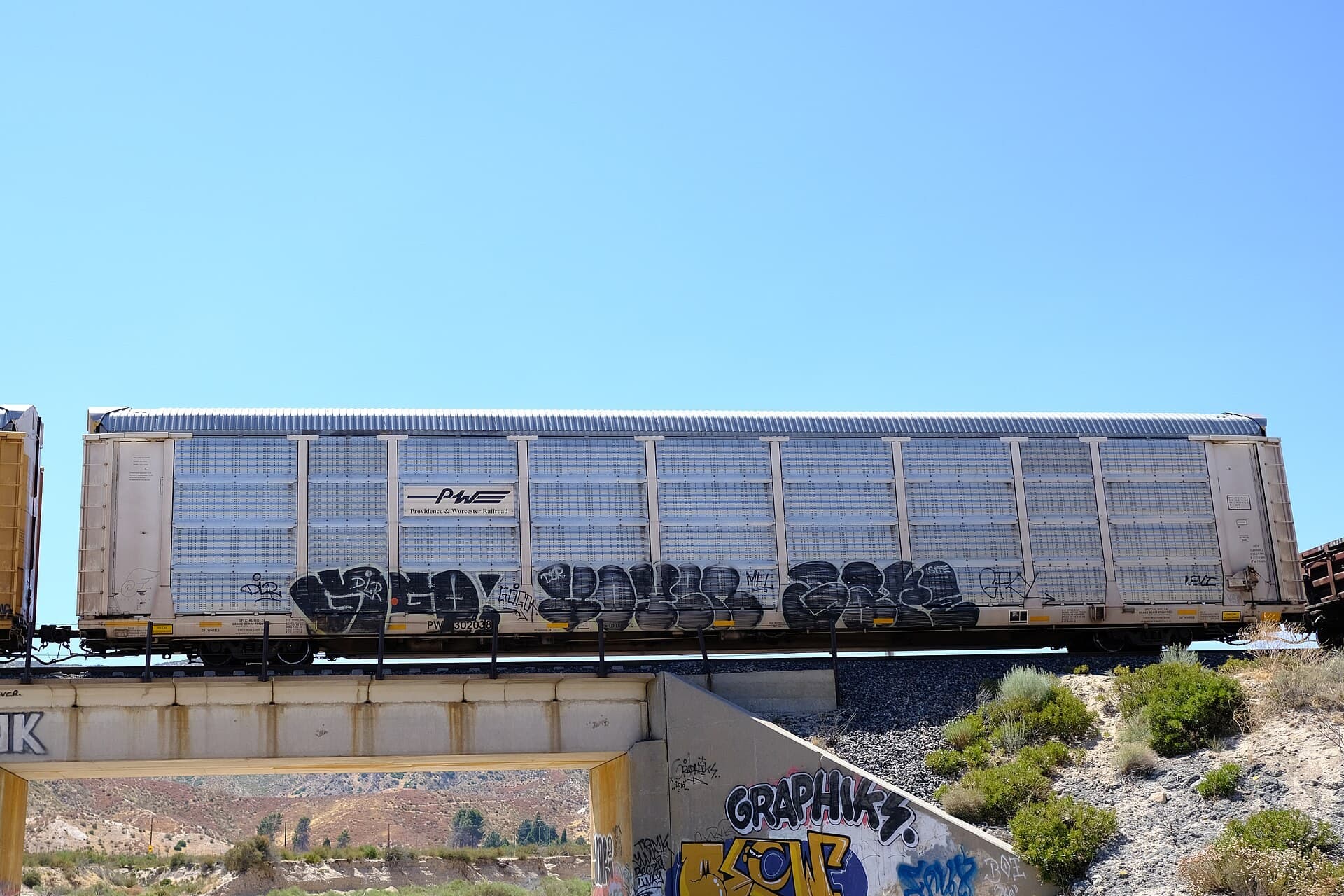 Freight railroad tracks and locomotives — FRA safety context