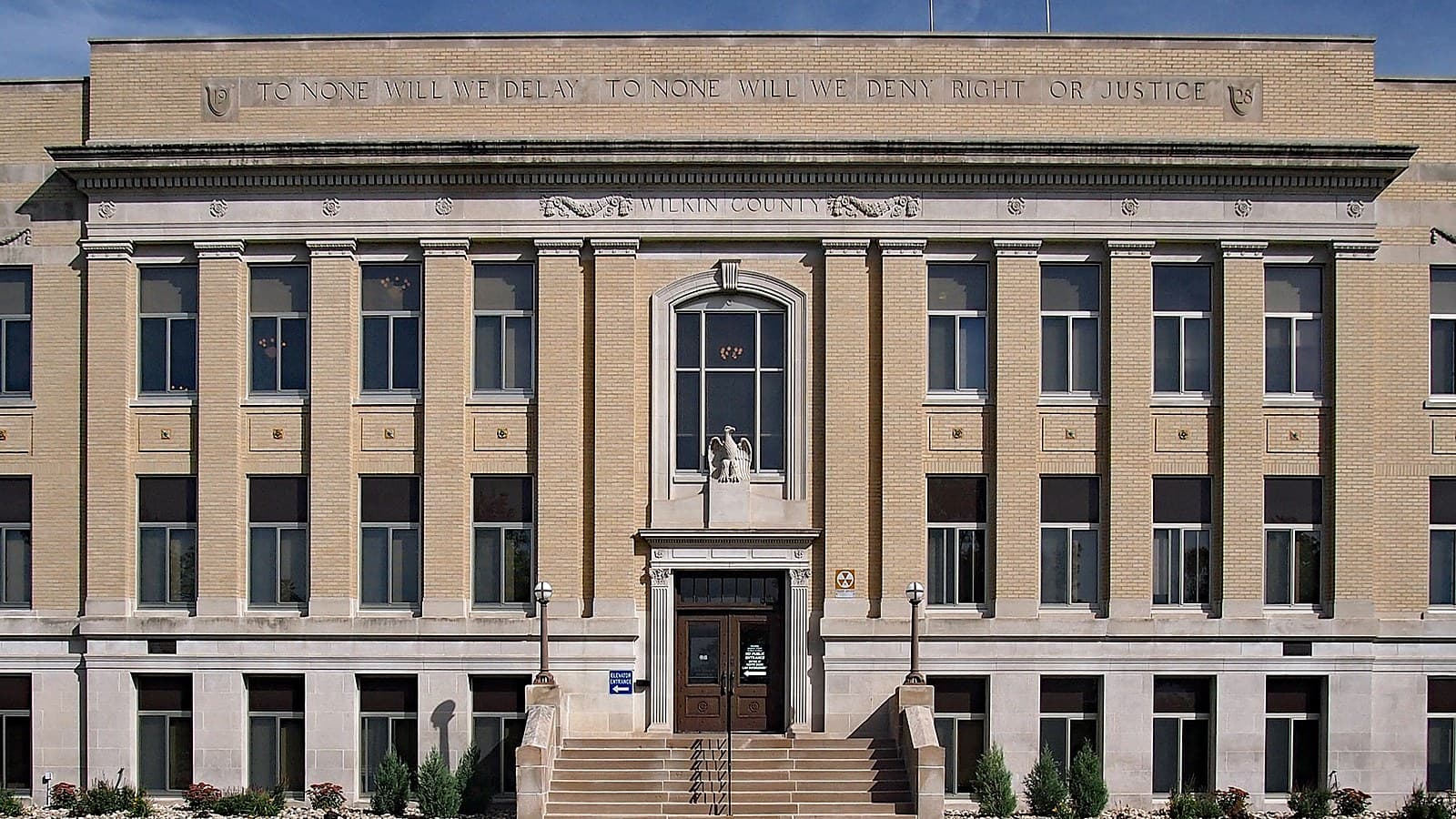 Wilkin County Courthouse in Breckenridge, Minn.; the notice sets the sale at the sheriff’s office, 515 Dacotah Avenue. Photo: McGhiever, CC BY-SA 3.0, via Wikimedia Commons.