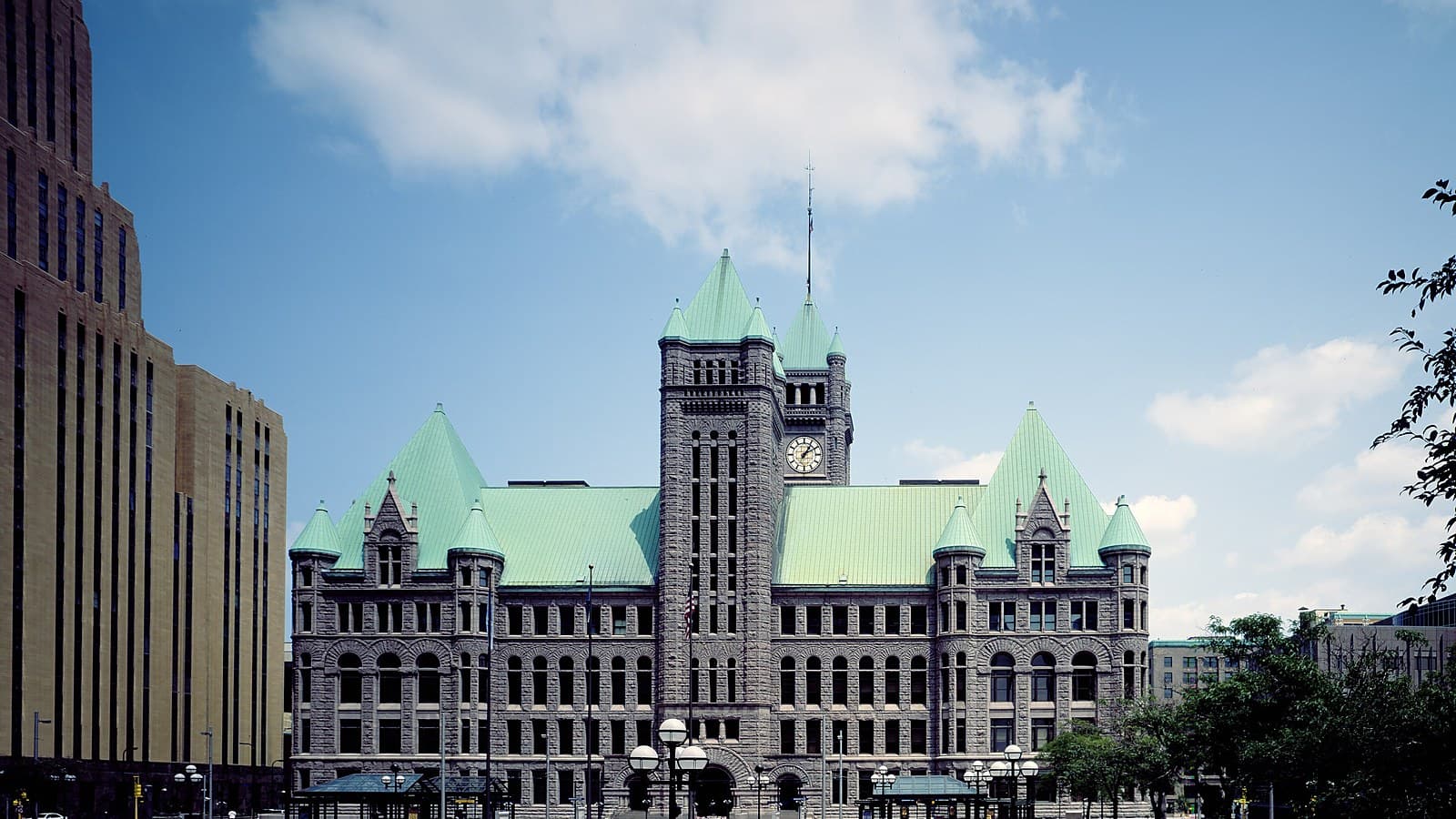 Minneapolis City Hall and Hennepin County Courthouse (completed 1888), Minneapolis, Minn. (illustrative; the sale is at the Sheriff's Office Civil Unit on South Fifth Street). Photo: Carol M. Highsmith, Library of Congress, public domain, via Wikimedia Commons.