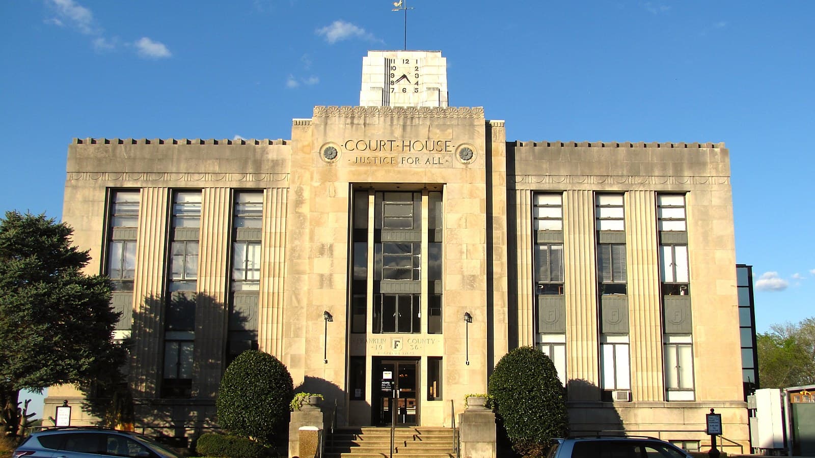 Franklin County Courthouse in Winchester, Tenn., the sale location. Photo: Brian Stansberry, CC BY 3.0, via Wikimedia Commons.