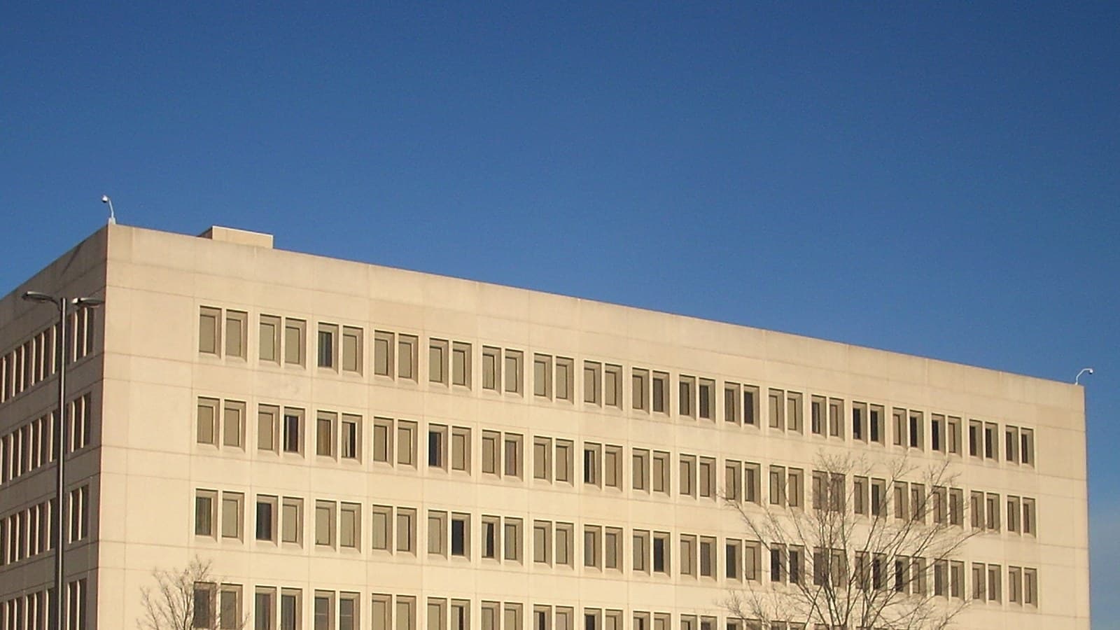 Cumberland County Courthouse in Fayetteville, N.C., the sale location. Photo: Gerry Dincher, CC BY-SA 2.0, via Wikimedia Commons.