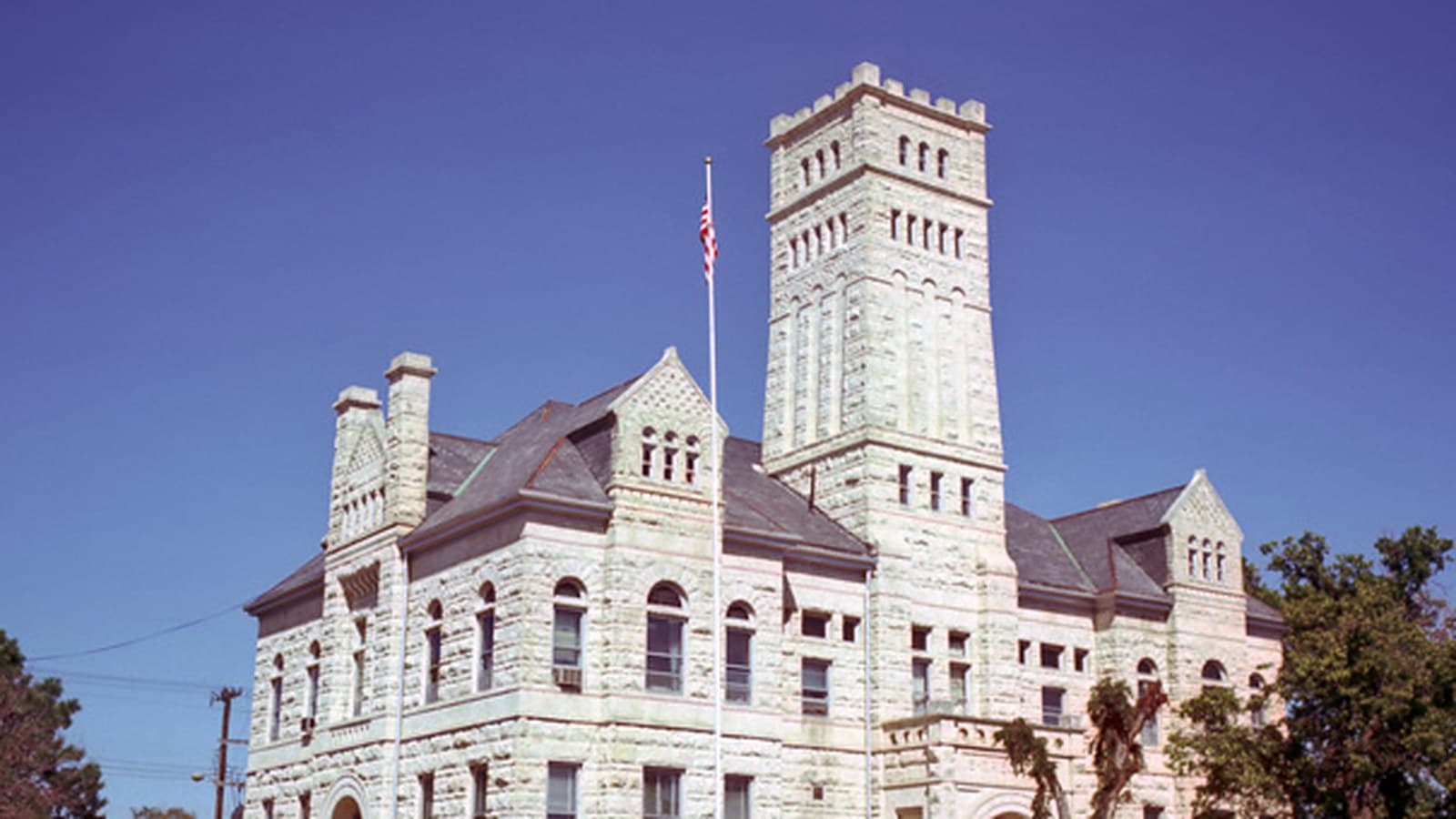 Geary County Courthouse in Junction City, Kan., the sale location. Photo: Calvin Beale / USDA, public domain, via Wikimedia Commons.
