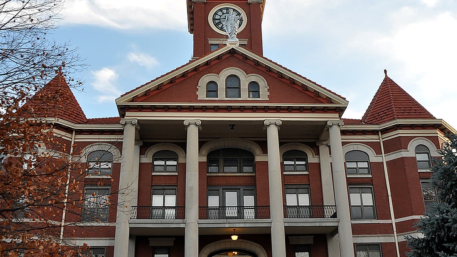 Butler County Courthouse in El Dorado, Kan., the sale location. Photo: MadameGraffigny, CC BY-SA 3.0, via Wikimedia Commons.