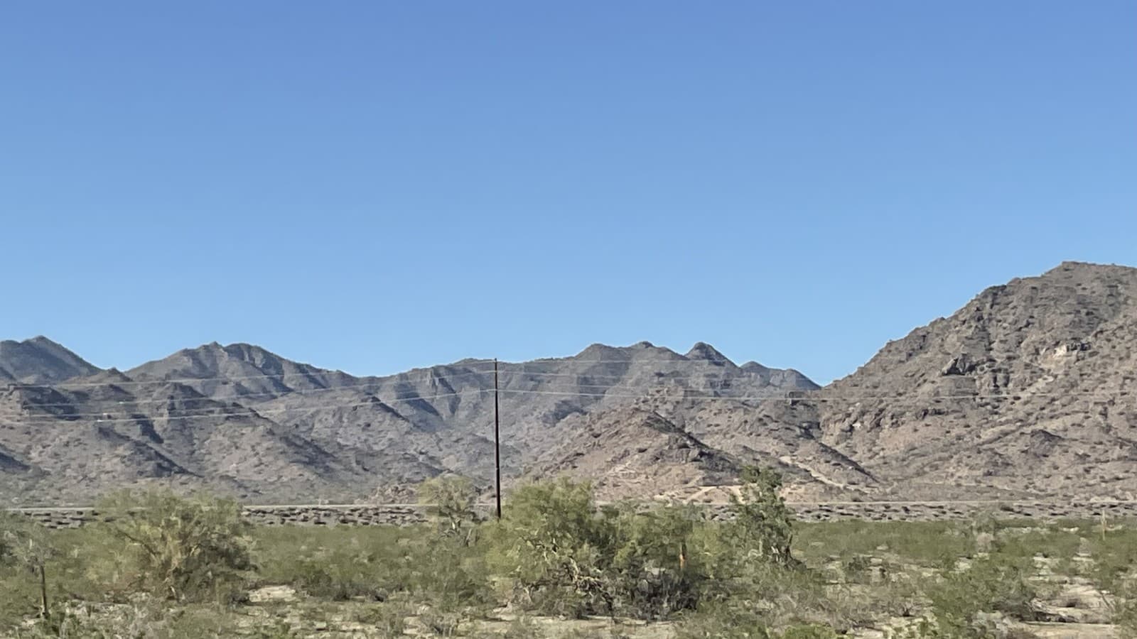 Hills along I-10 near Buckeye, western Maricopa County, Arizona — illustrative file photo (CC0 via Wikimedia Commons).
