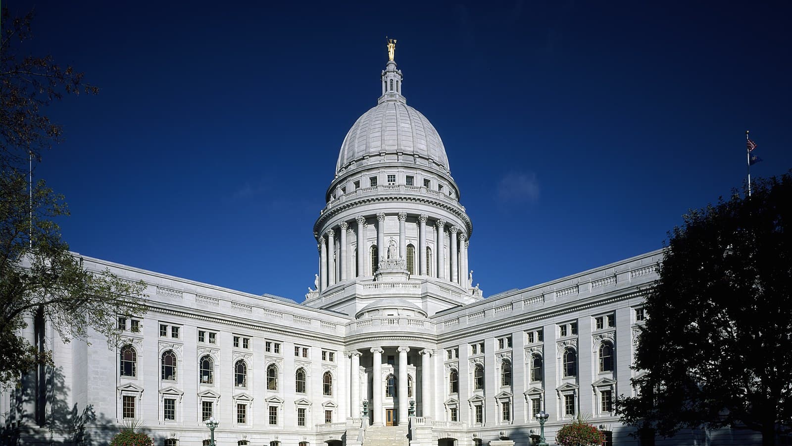 Wisconsin State Capitol, Madison, Wis. (illustrative; the sale is in the City-County Building). Photo: Carol M. Highsmith, Library of Congress, public domain, via Wikimedia Commons.