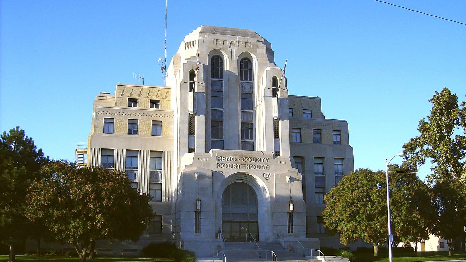 Reno County Courthouse in Hutchinson, Kan., the sale location. Photo: Hellbus, CC BY-SA 3.0, via Wikimedia Commons.