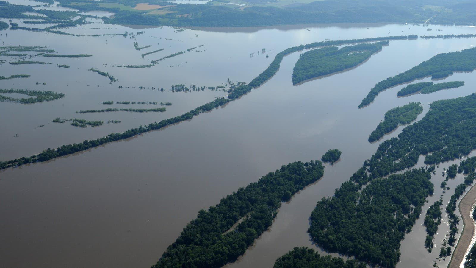 Aerial of flooded Missouri fields near Louisiana, Missouri (June 2008) — illustrative file photo (FEMA / Jocelyn Augustino, public domain).