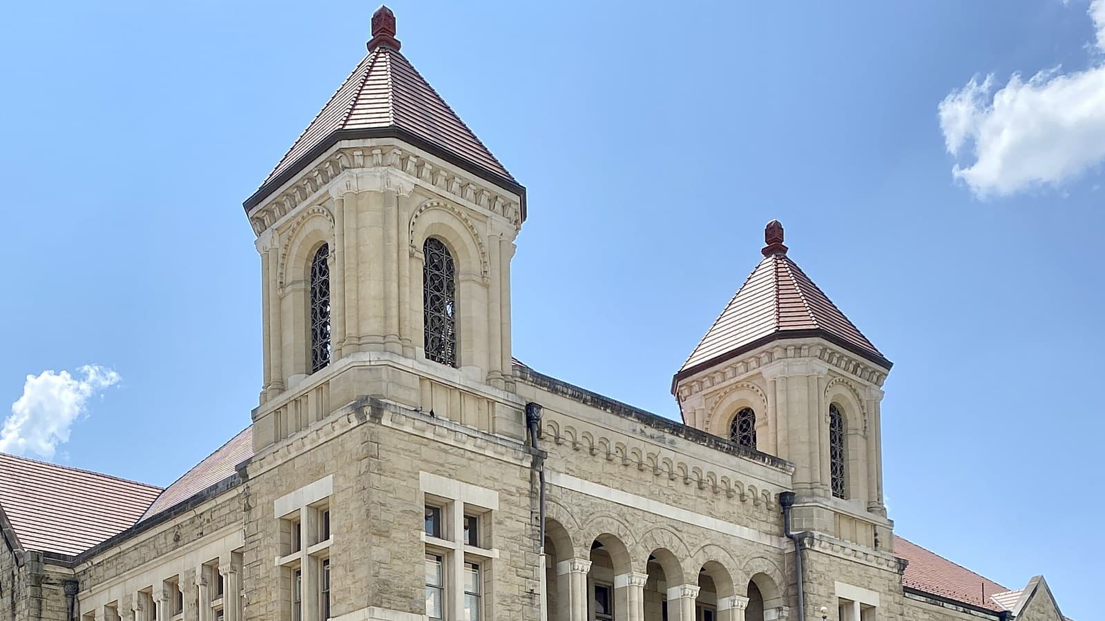 Kanawha County Courthouse in Charleston, W.Va., the sale location. Photo: w_lemay, CC BY-SA 2.0, via Wikimedia Commons.