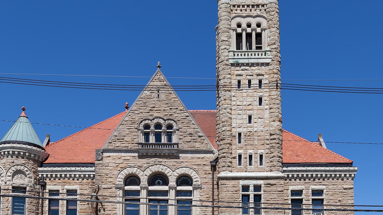 Randolph County Courthouse and Jail in Elkins, W.Va., the sale location. Photo: Generic1139, CC BY-SA 3.0, via Wikimedia Commons.
