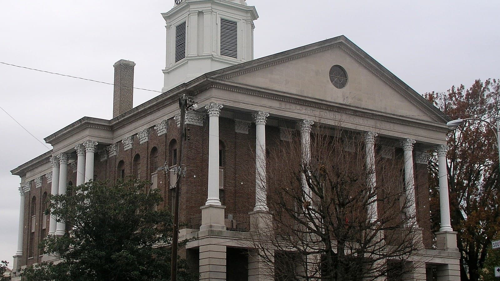 Bedford County Courthouse in Shelbyville, Tenn., the sale location. Photo: Ichabod, CC BY-SA 3.0, via Wikimedia Commons.