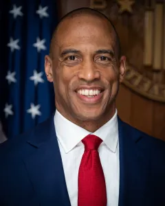 Official portrait of Scott Turner, Secretary of Housing and Urban Development